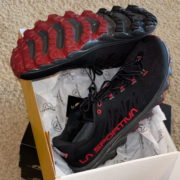 La Sportiva HELIOS III mountain running shoes